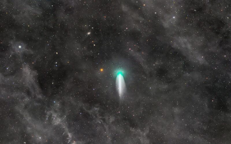Espacio: El cometa 220P brilla 20 000 veces más