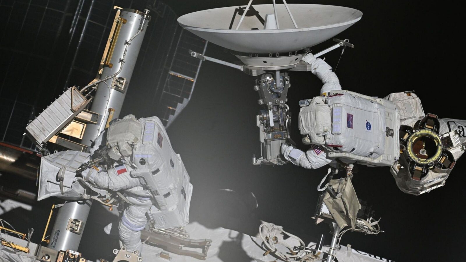 Espacio: Retiran una antena averiada de la ISS