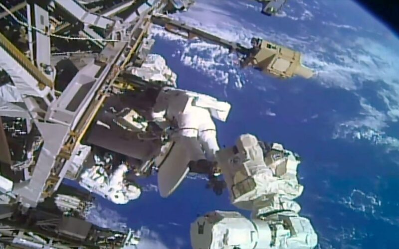 Espacio: Reparan una antena clave de la ISS
