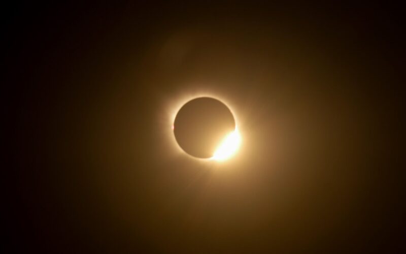 Espacio: Un eclipse total visto desde España