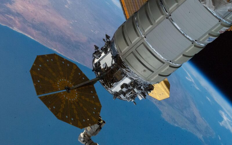 Espacio: Cygnus XL ajusta la órbita de la ISS