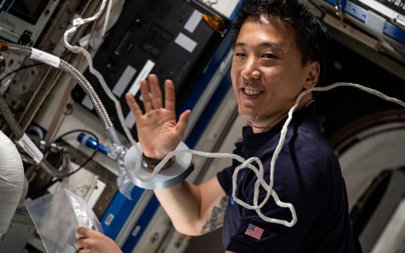 Espacio: Jonny Kim deja la NASA y vuelve al servicio militar