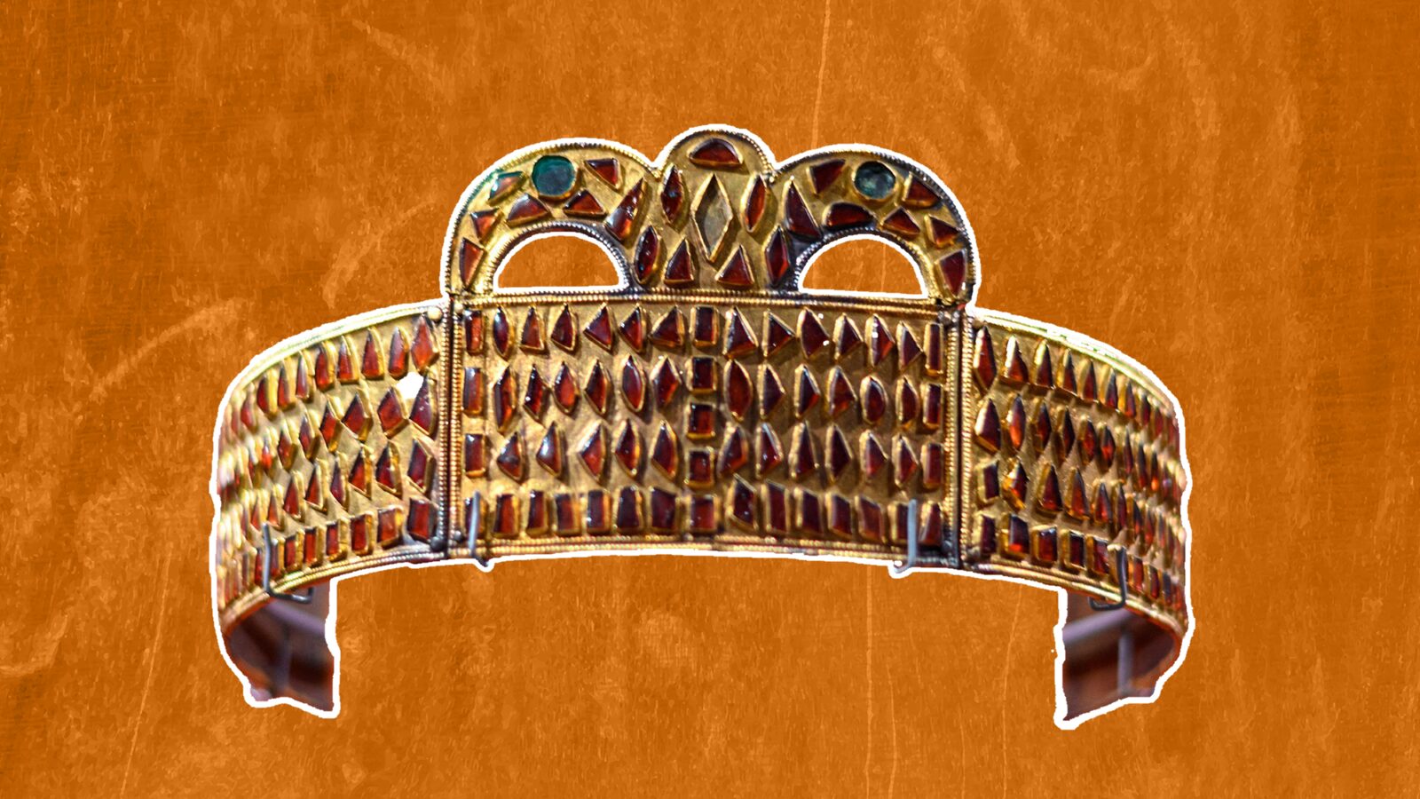 Arqueología: Una diadema huna entre oro y granates