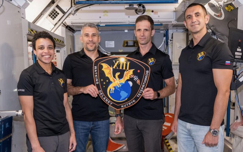 Espacio: Crew-13 se aplaza por una fuga en Dragon