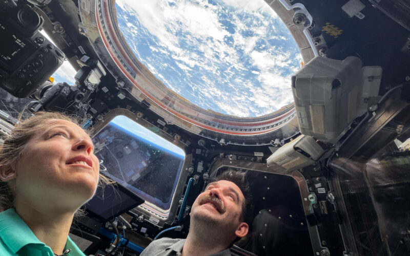 GMT137_12_00_cc esa_sophie adenot_dragon_docking complete_iOS IMG_1332.JPG