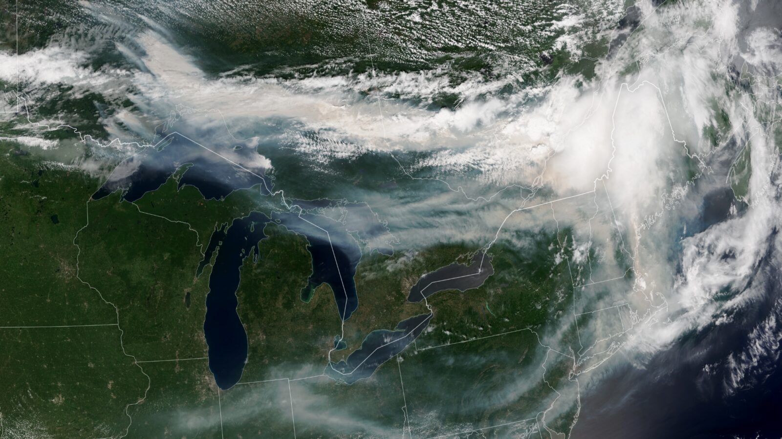 Clima: El humo de Canadá, visto desde órbita