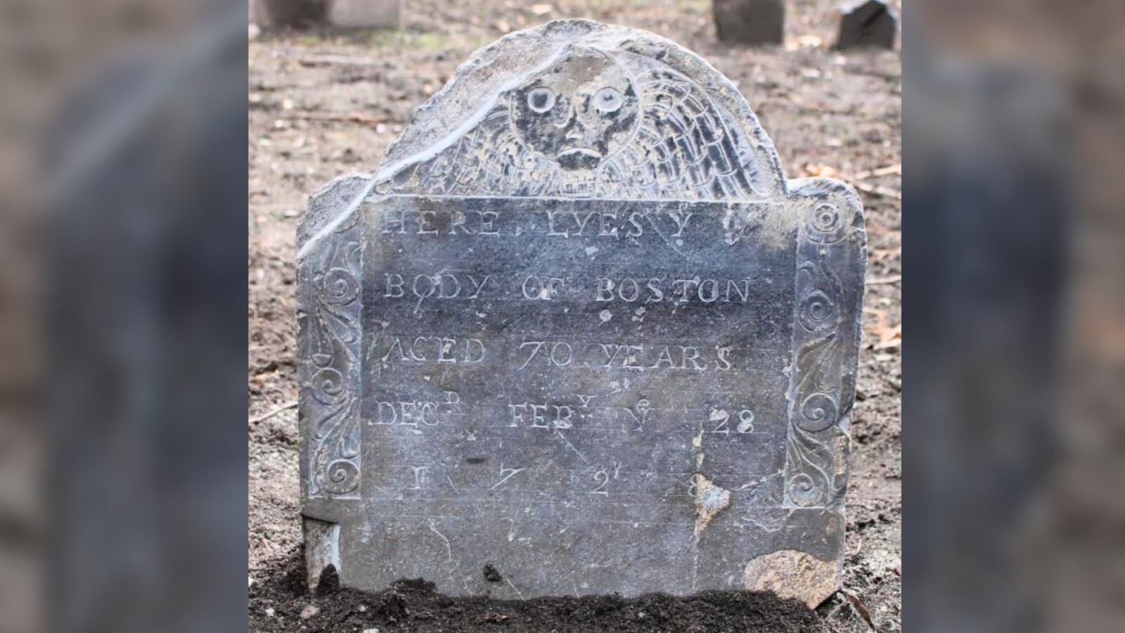 🪦 Arqueología: Hallan una lápida negra de 1729