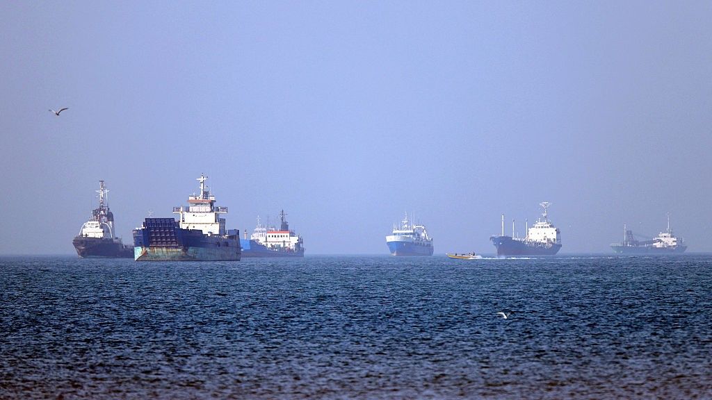 Ecología: 1 500 barcos parados amenazan los mares