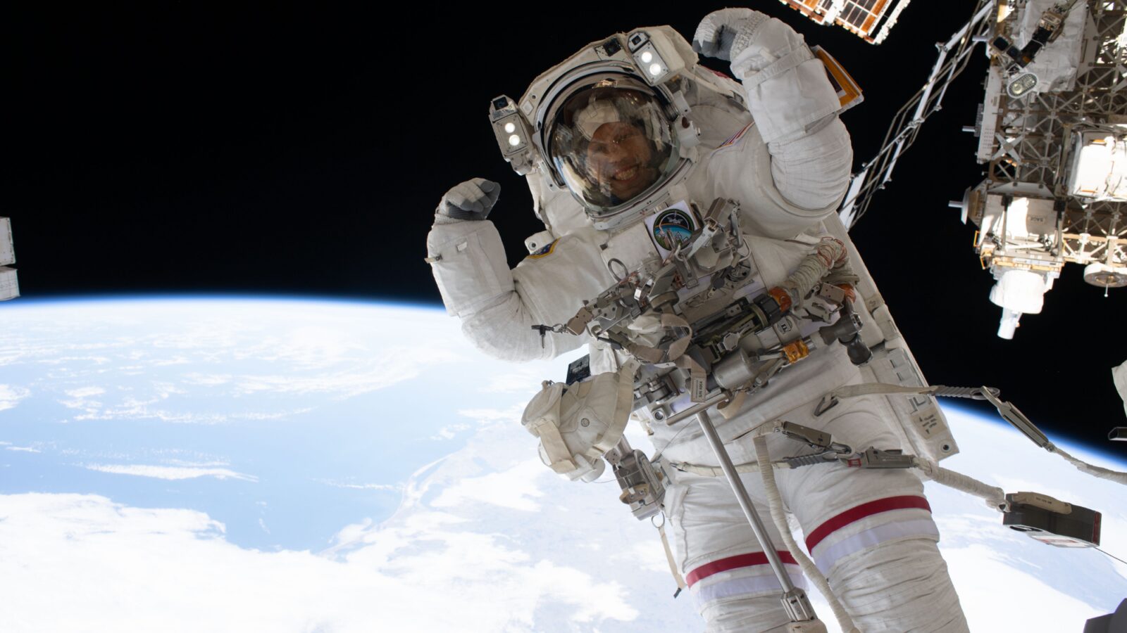 Espacio: Una pose muscular durante una caminata espacial