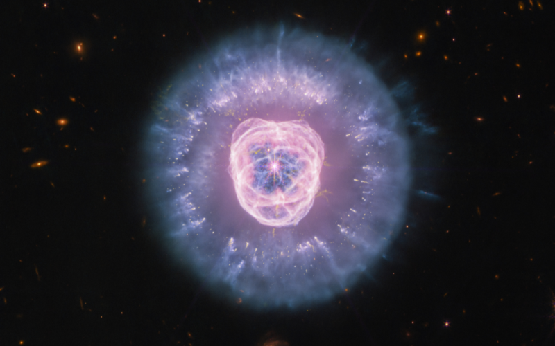 Espacio: La melena violeta de la Nebulosa del León