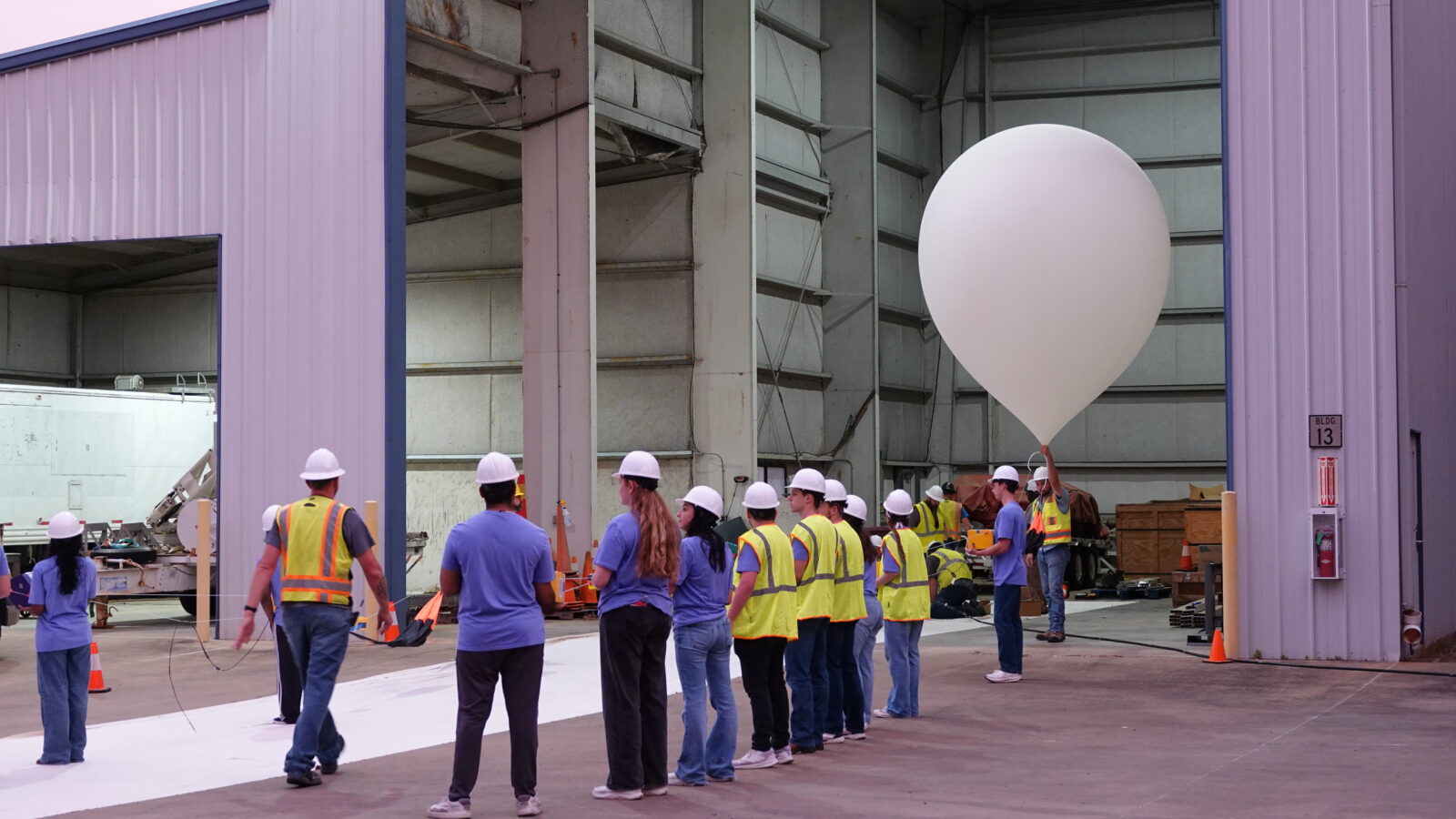 Espacio: Estudiantes lanzan 11 experimentos hacia el borde del espacio