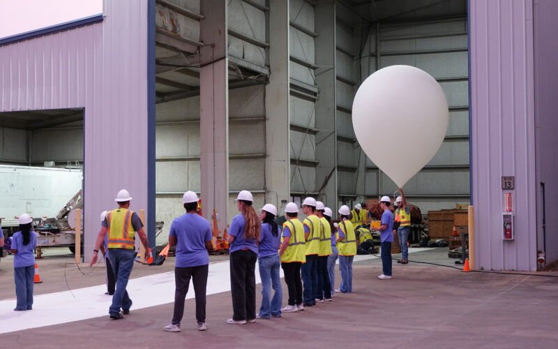 Espacio: Estudiantes lanzan 11 experimentos hacia el borde del espacio
