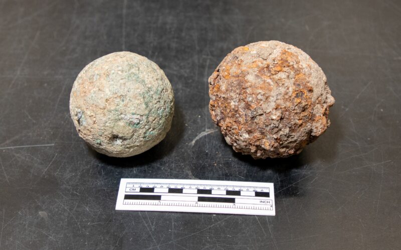 Arqueología: hallan otra bala de cañón del Álamo