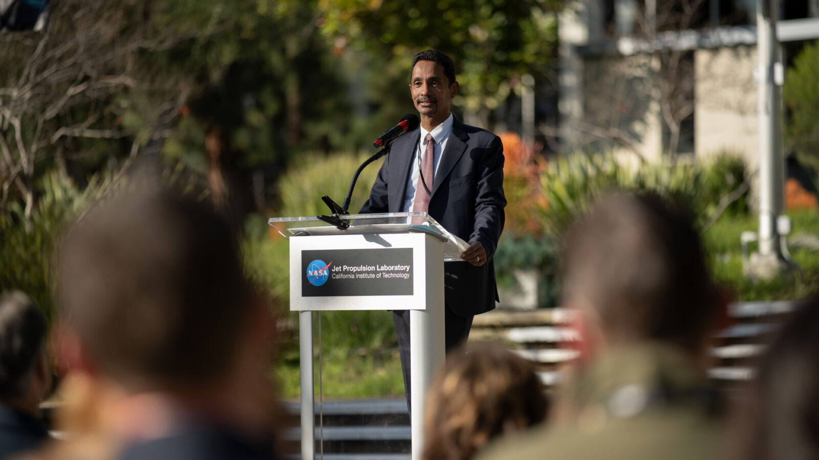 Espacio: Ray Jayawardhana preside Caltech