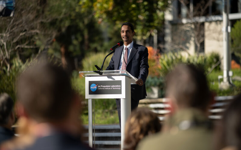 Espacio: Ray Jayawardhana preside Caltech
