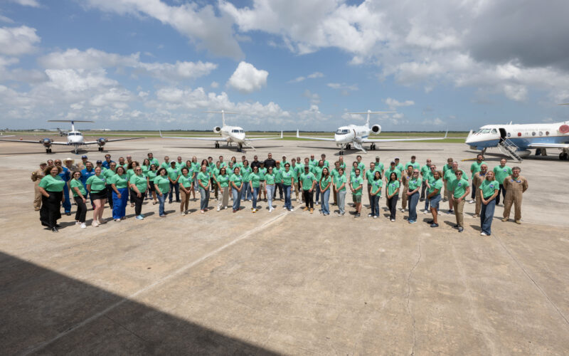 Ciencia terrestre: estudiantes miran la atmósfera desde aviones