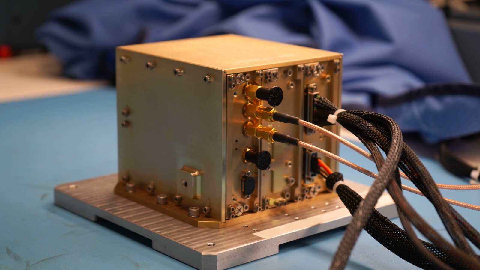 Espacio: Un receptor GPS para orientar satélites lunares