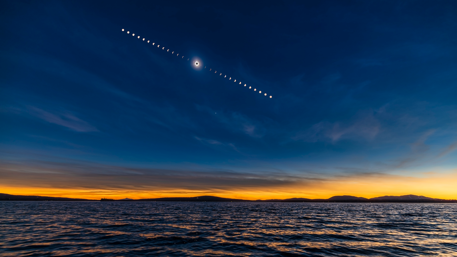 Astronomía: Cuatro citas del cielo en un día