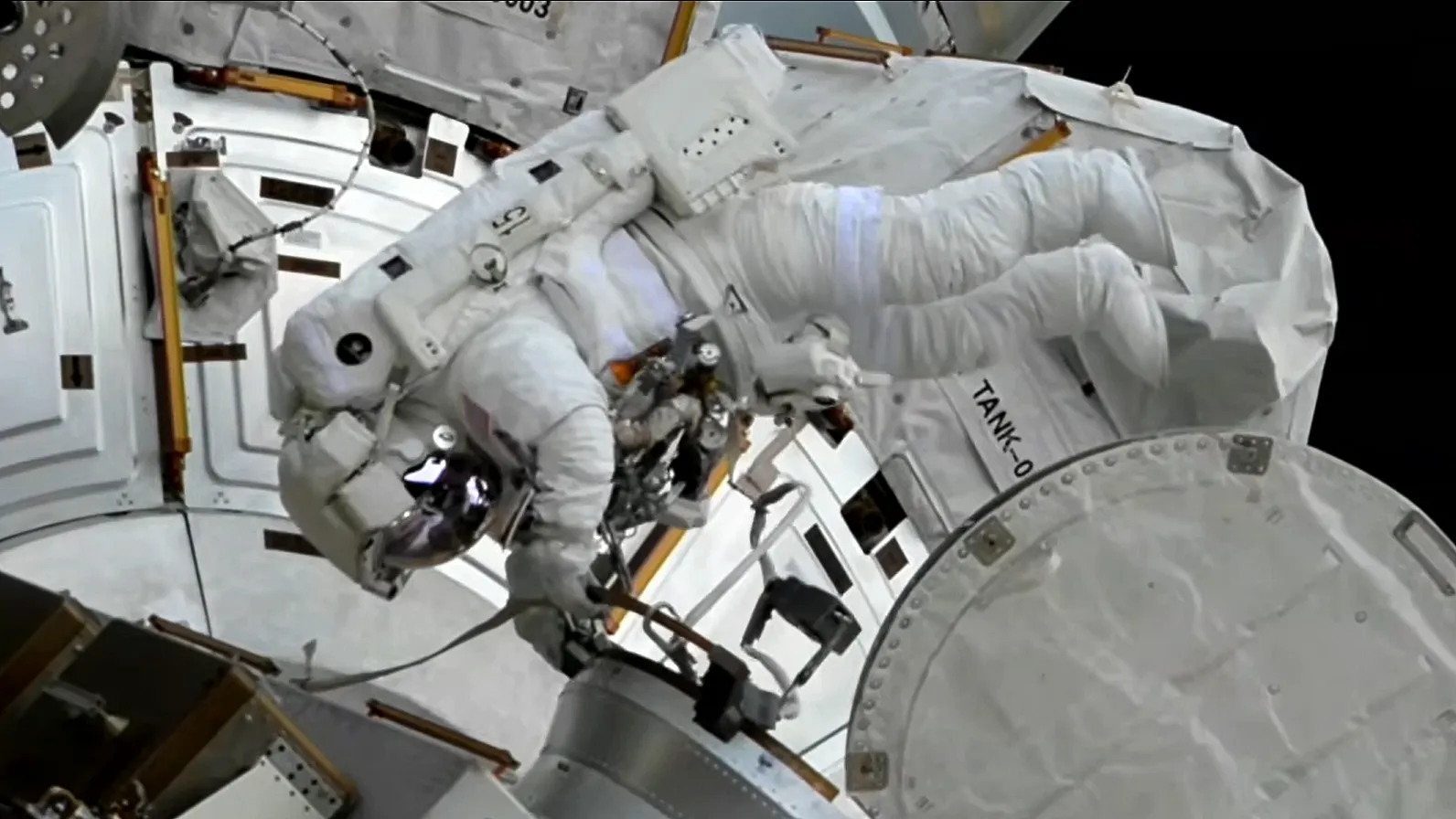 Espacio: Una caminata espacial para navegación y ciencia