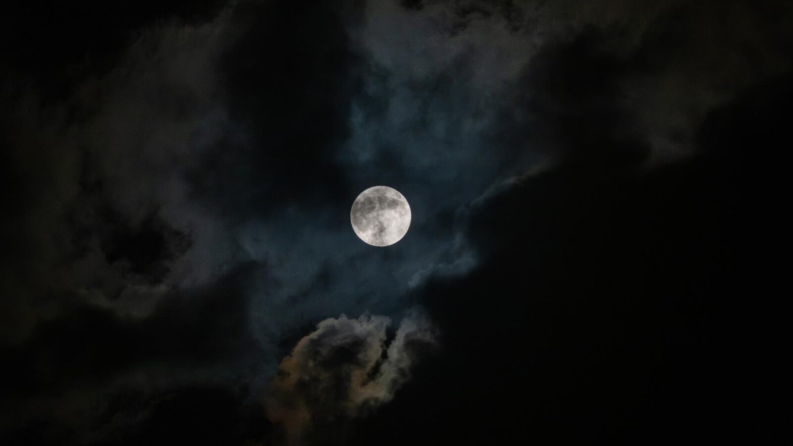 Espacio: Un eclipse cubrió el 96,3 % de la Luna