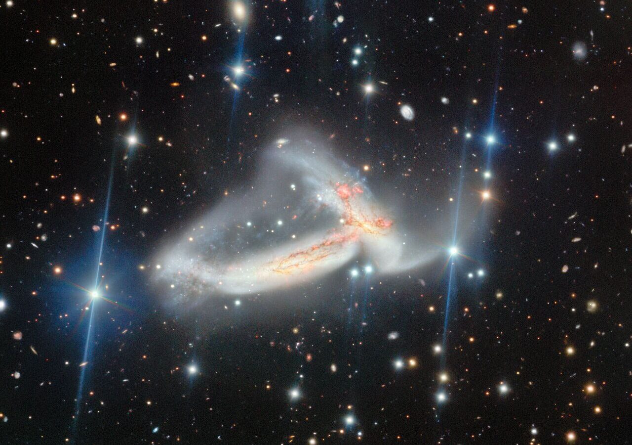 Espacio: Dos galaxias unidas en Pegaso