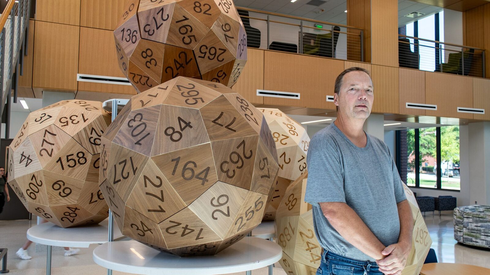 Matemáticas: Dados de 60 caras sin empates