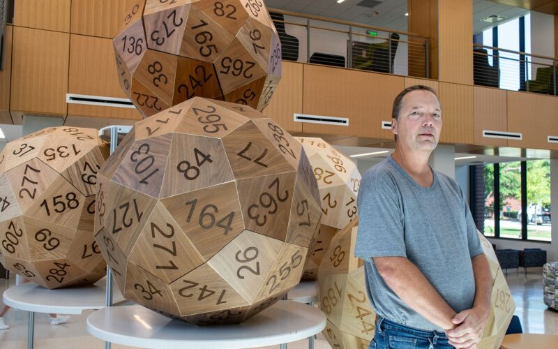Matemáticas: Dados de 60 caras sin empates