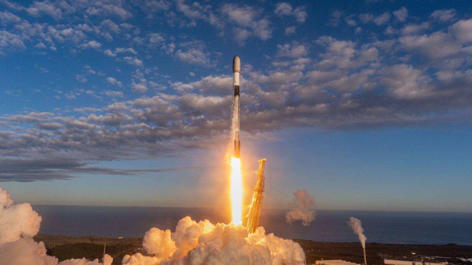 Espacio: Falcon 9 pone 27 Starlink en órbita