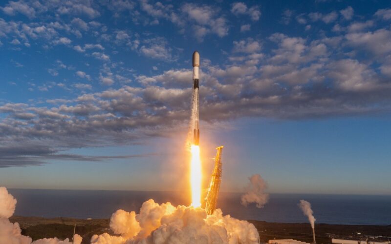 Espacio: Falcon 9 pone 27 Starlink en órbita