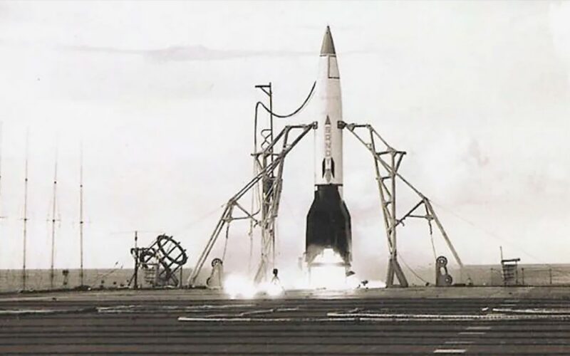 Espacio: El primer V-2 desde un portaaviones