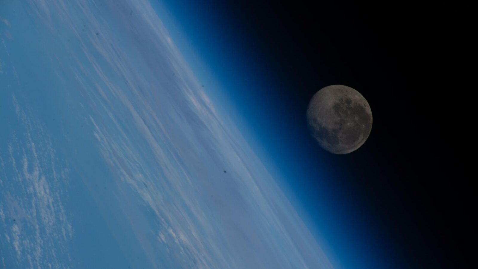Espacio: Salud y fotografías guían la jornada orbital
