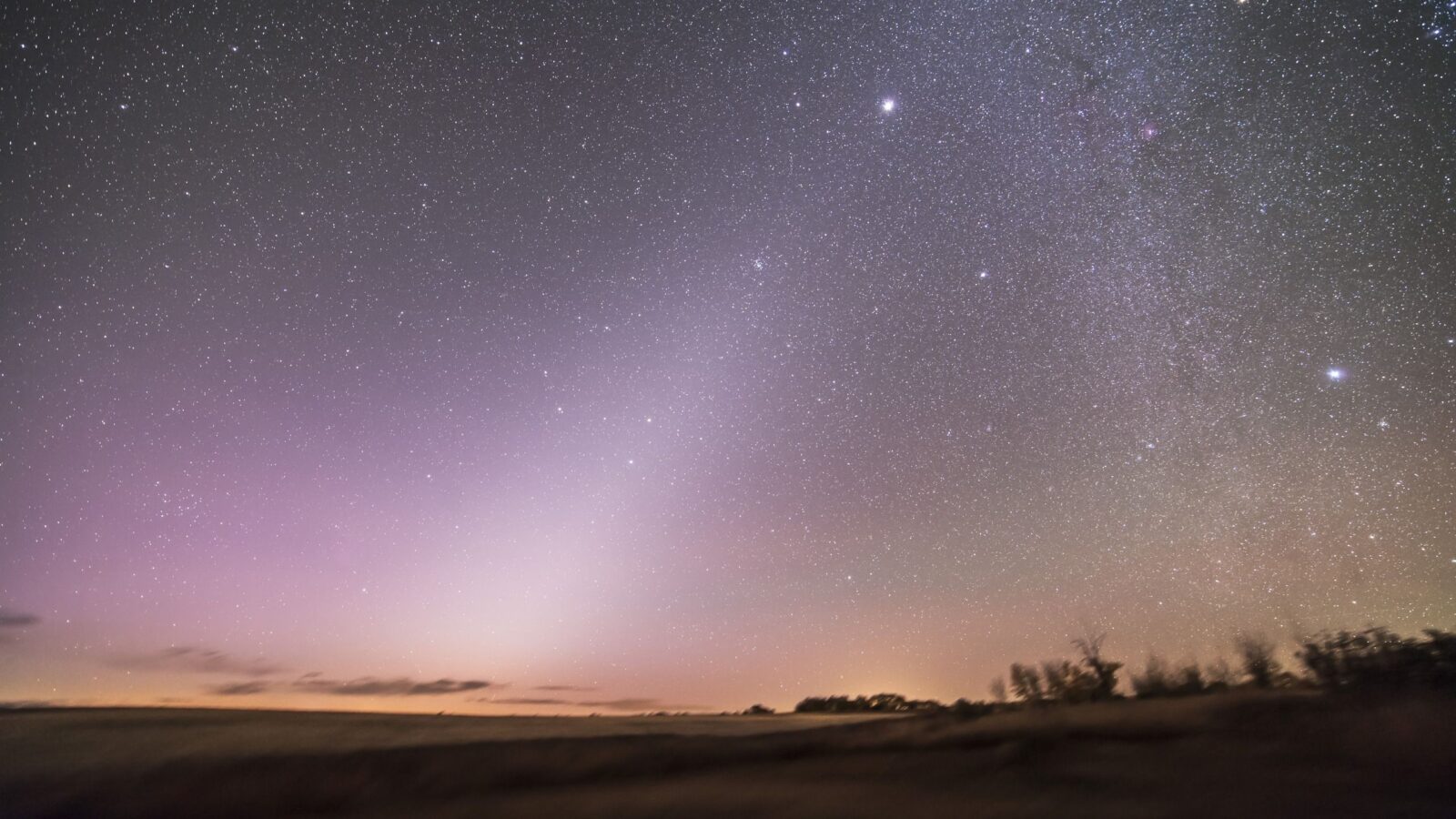 Espacio: La luz zodiacal vuelve al amanecer