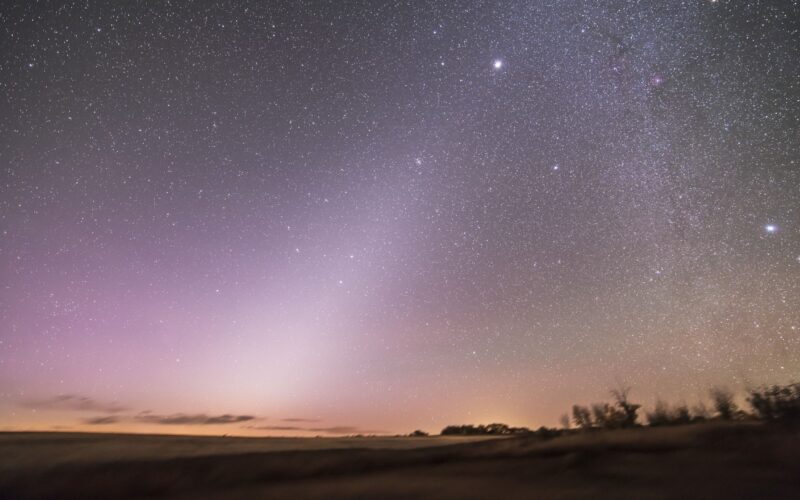 Espacio: La luz zodiacal vuelve al amanecer