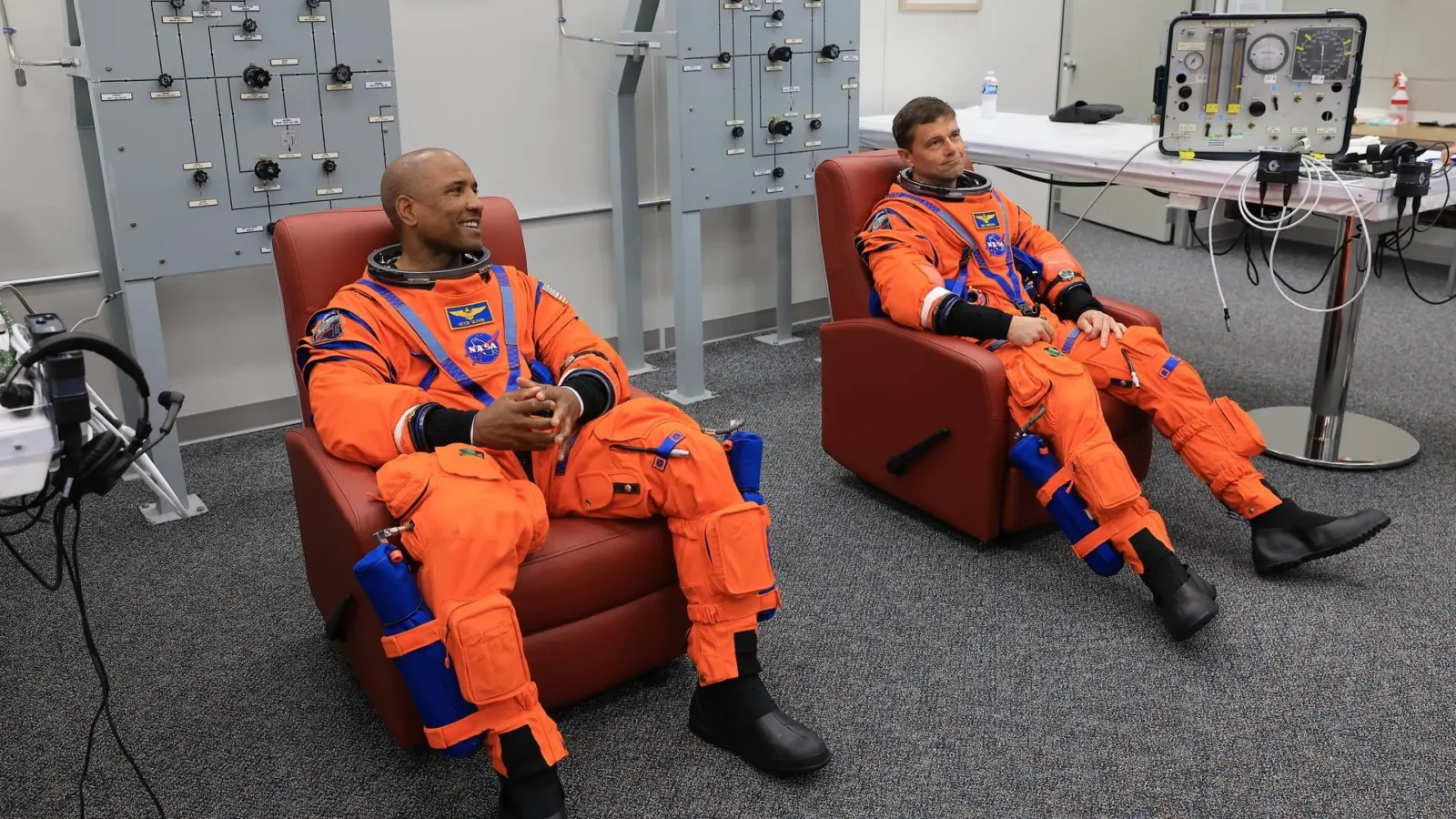 Espacio: Glover y Wiseman pasan al programa emérito