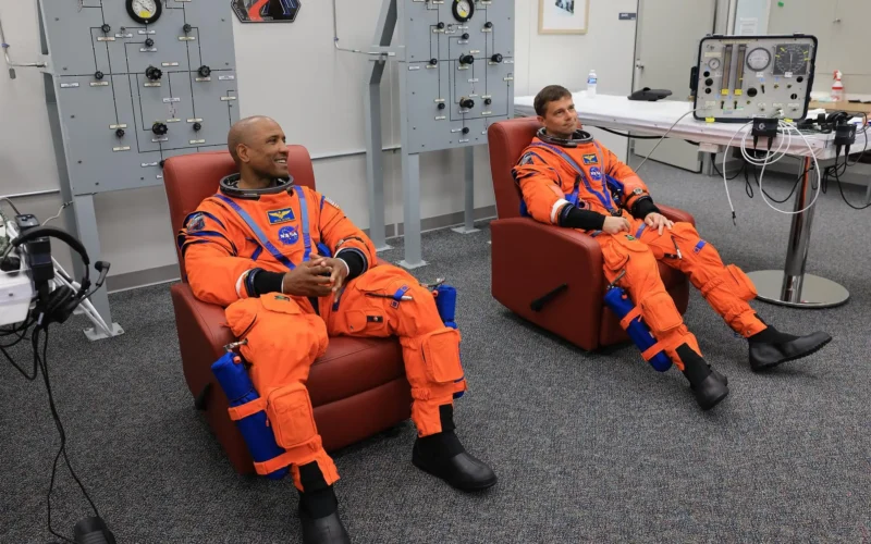 Espacio: Glover y Wiseman pasan al programa emérito