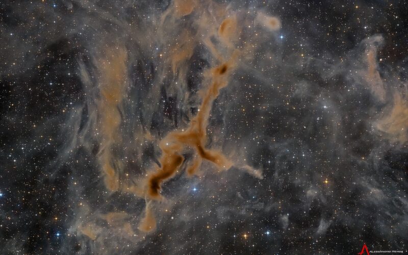 Espacio: la nebulosa oscura que parece una jirafa