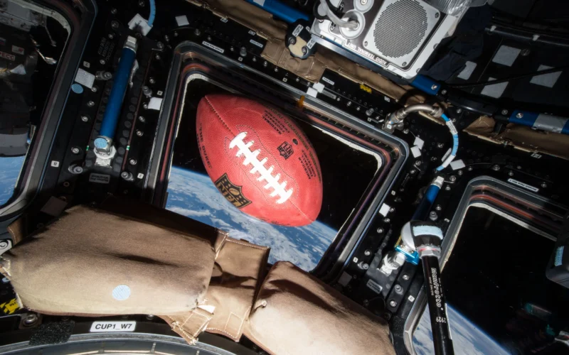 Espacio: la NASA se sube al campo de la NFL