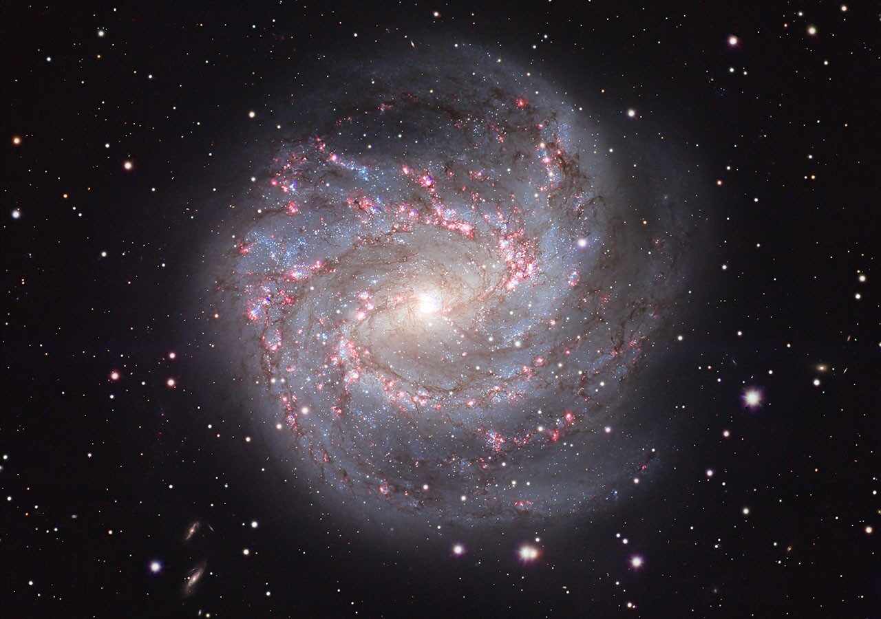Espacio: M83, la galaxia de los mil rubíes