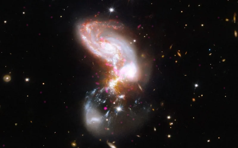 Espacio: Chandra retrata dos galaxias en plena fusión
