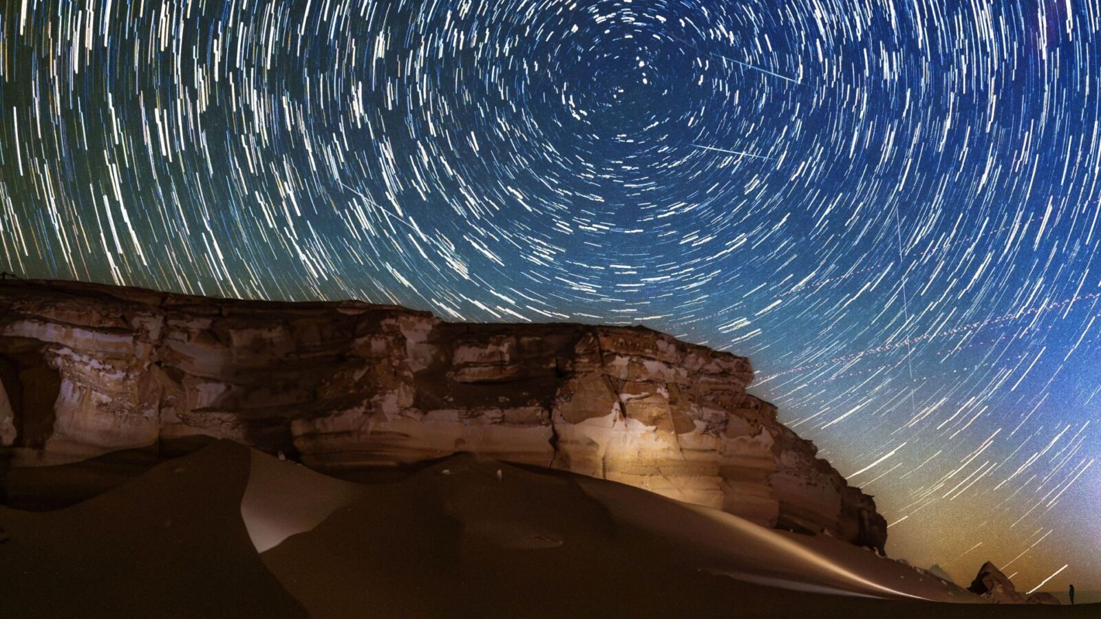 Espacio: Perseidas y estrellas dibujan el cielo egipcio