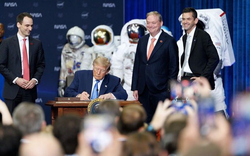 Espacio: Una academia espacial entre NASA y los militares