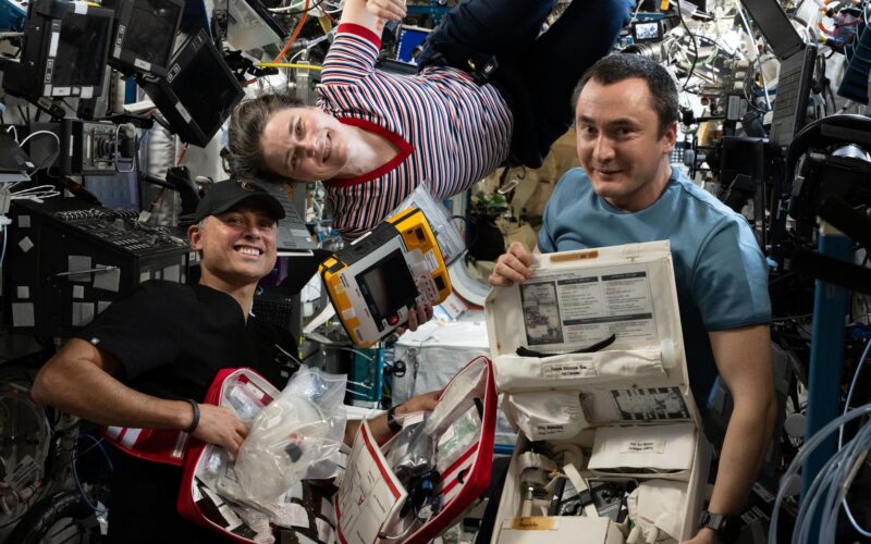 Espacio: Ensayan soldadura sin plomo para reparar electrónica