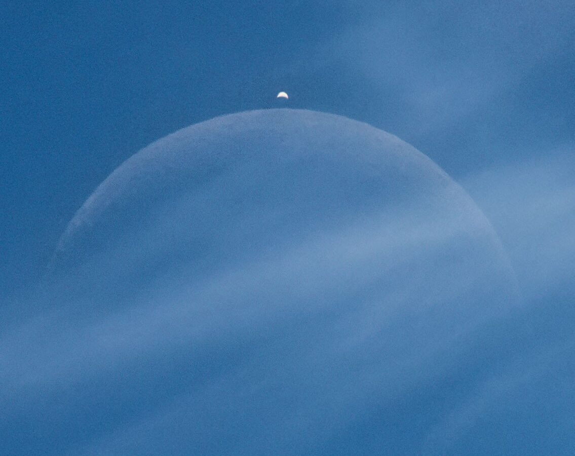 Espacio: Venus reaparece tras la Luna al mediodía