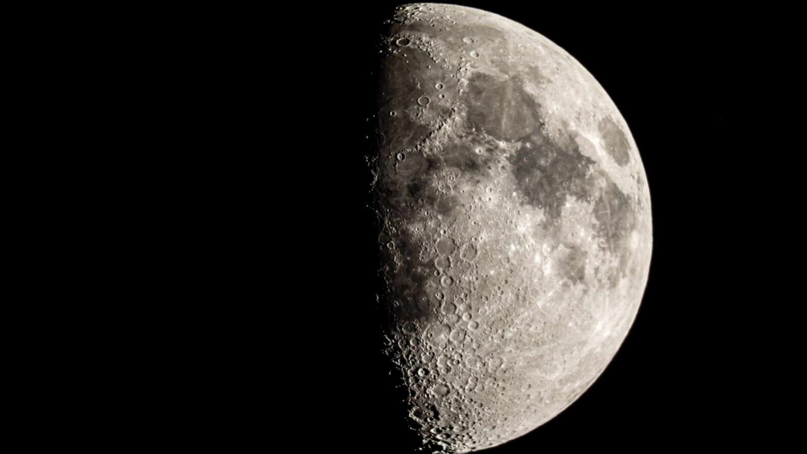 Espacio: Una noche para explorar la Luna juntos