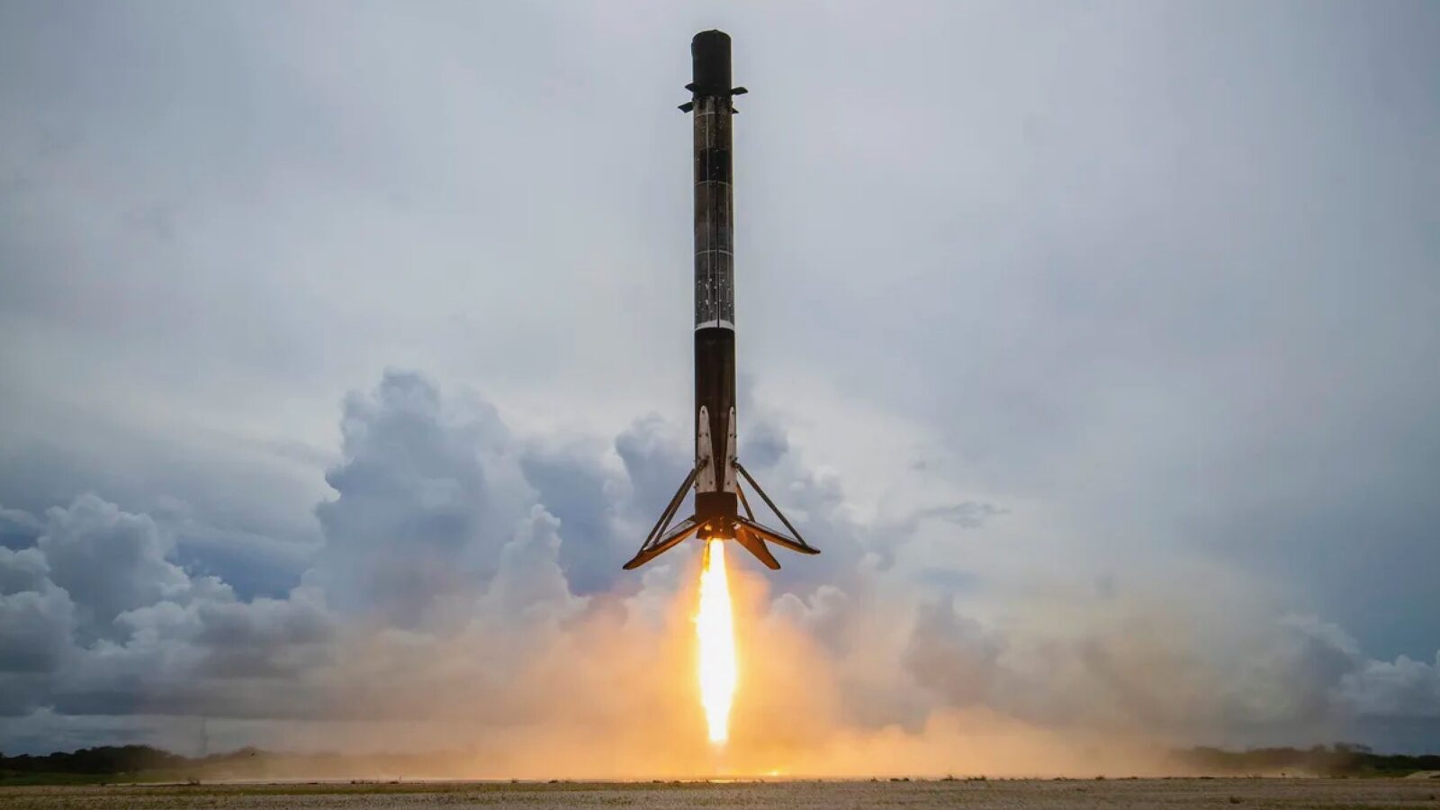 Espacio: El equipo del Falcon 9 recibe premio Armstrong