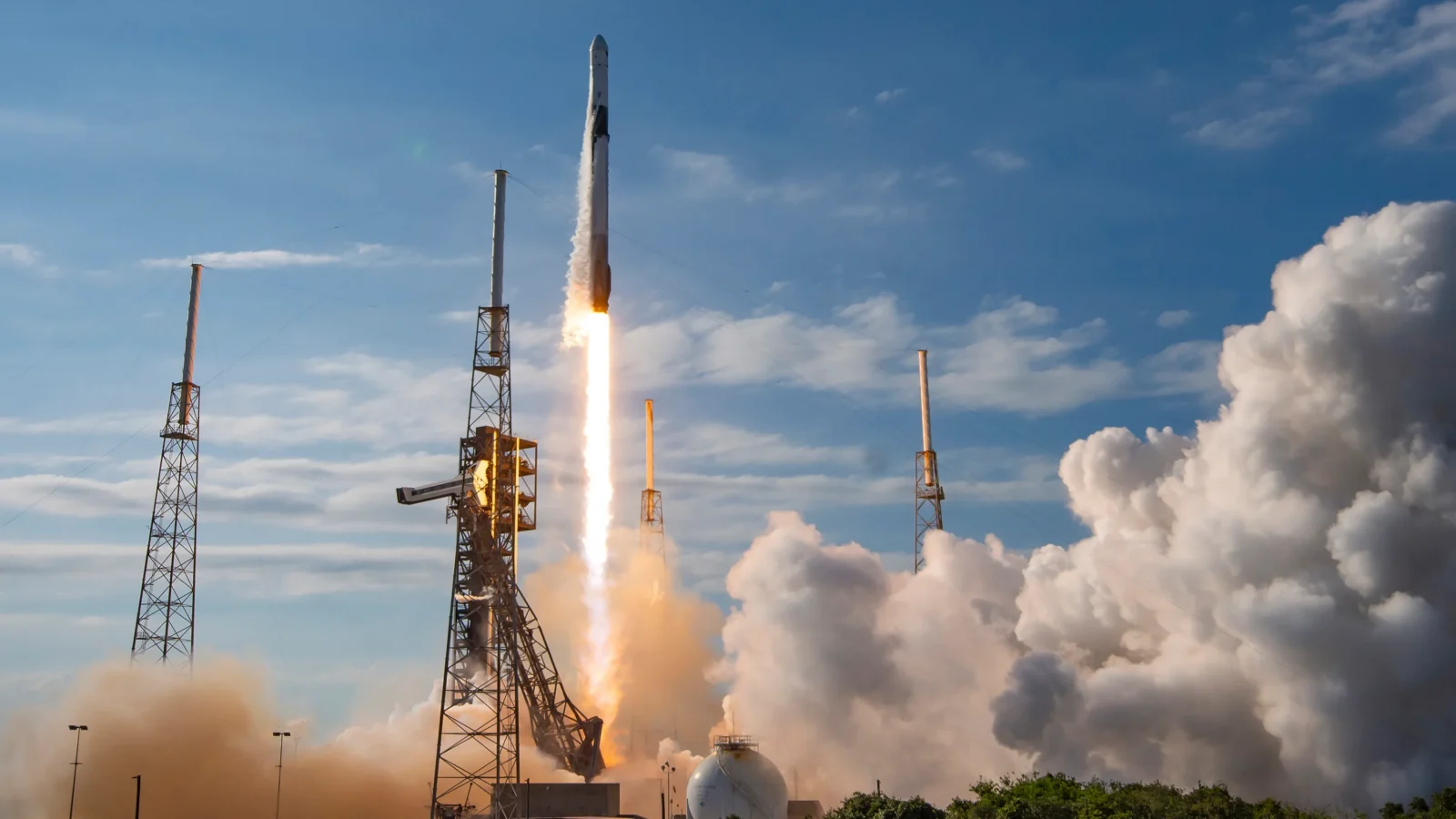 Espacio: Dragon llevará paneles solares y nuevos experimentos