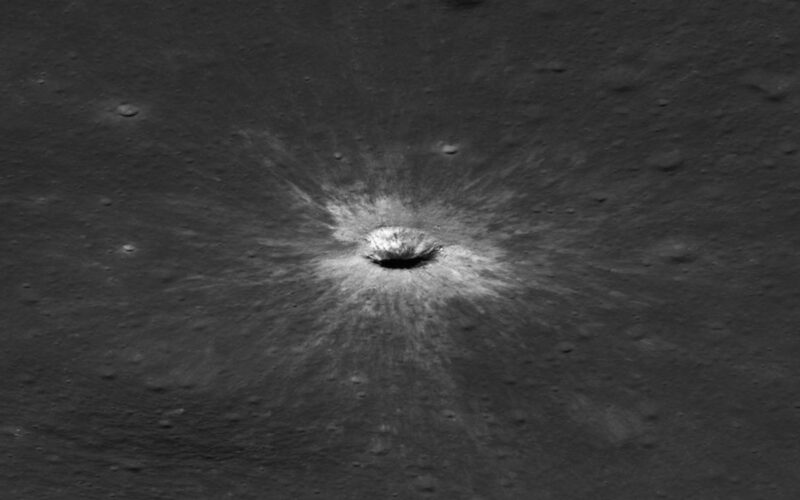 Espacio: Un cráter reciente revela cómo cambia la Luna