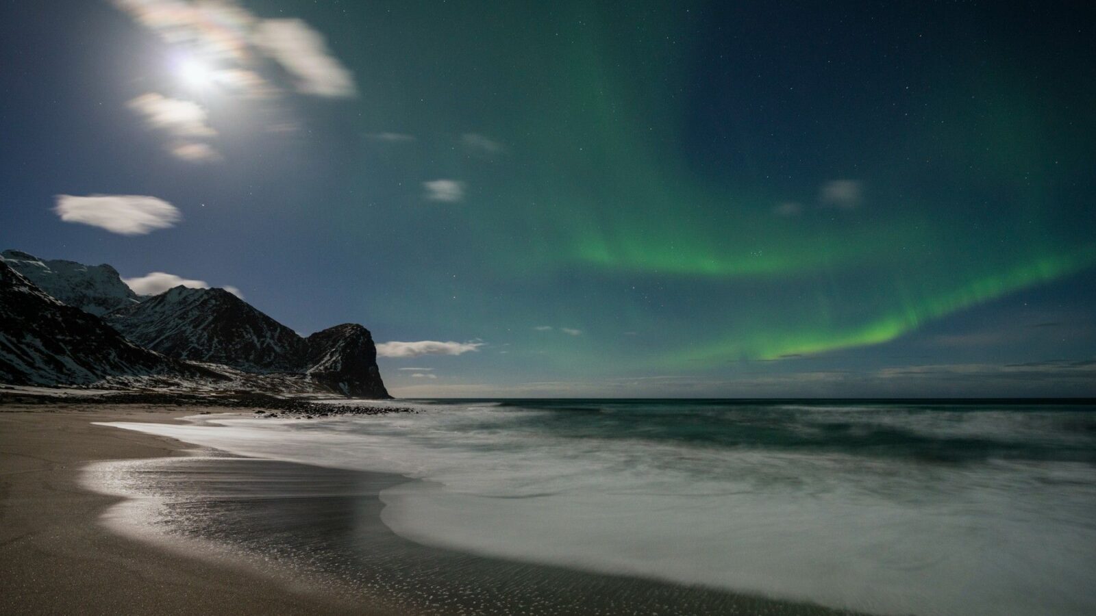 Espacio: el equinoccio ayuda a las auroras, la Luna las tapa