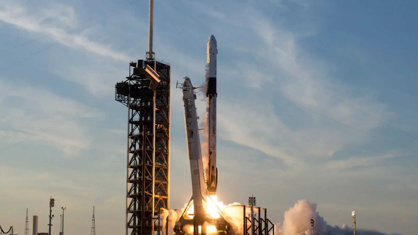 Espacio: NASA compra tres vuelos más de Dragon a SpaceX