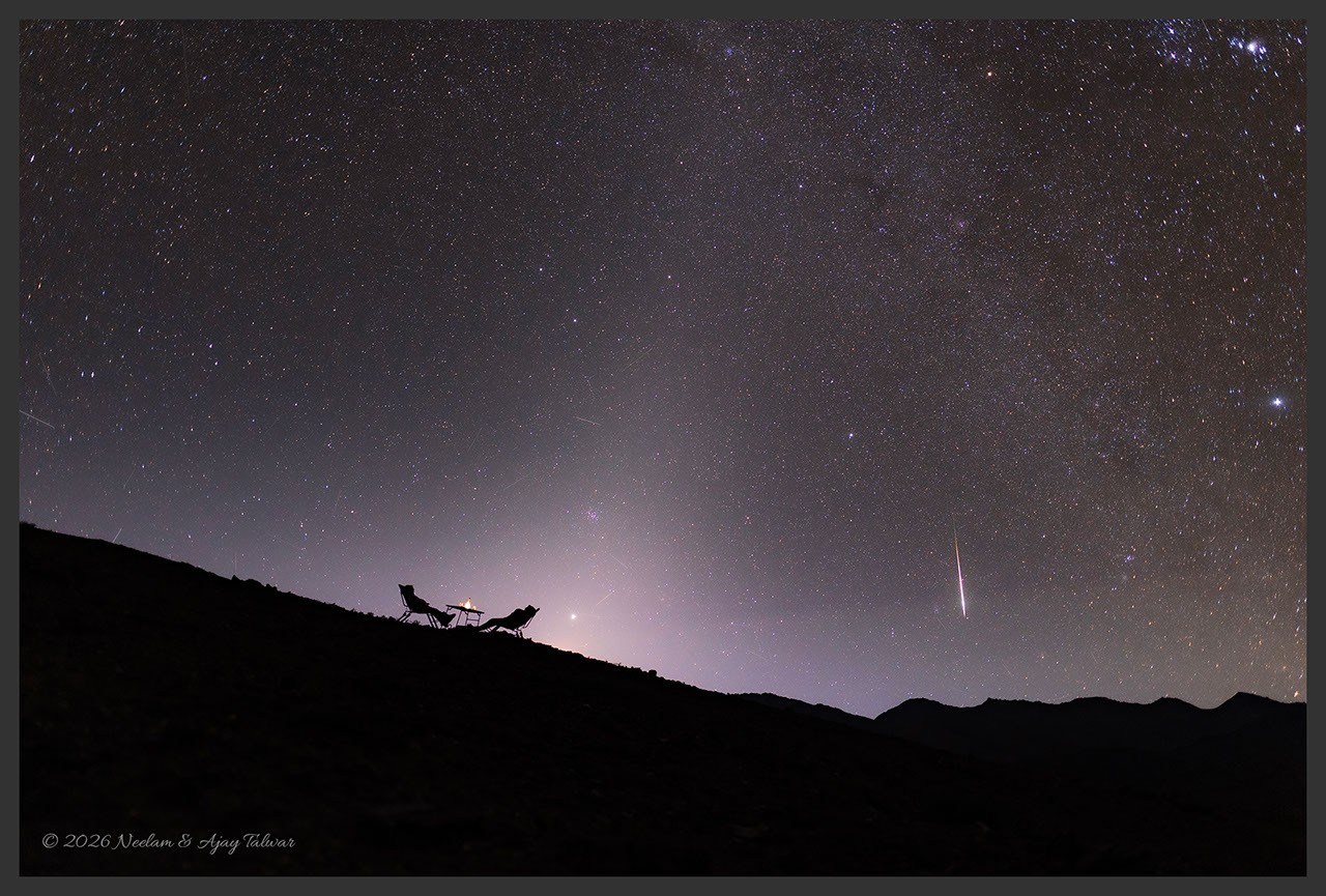 Espacio: la luz zodiacal sobre el cielo de Ladakh